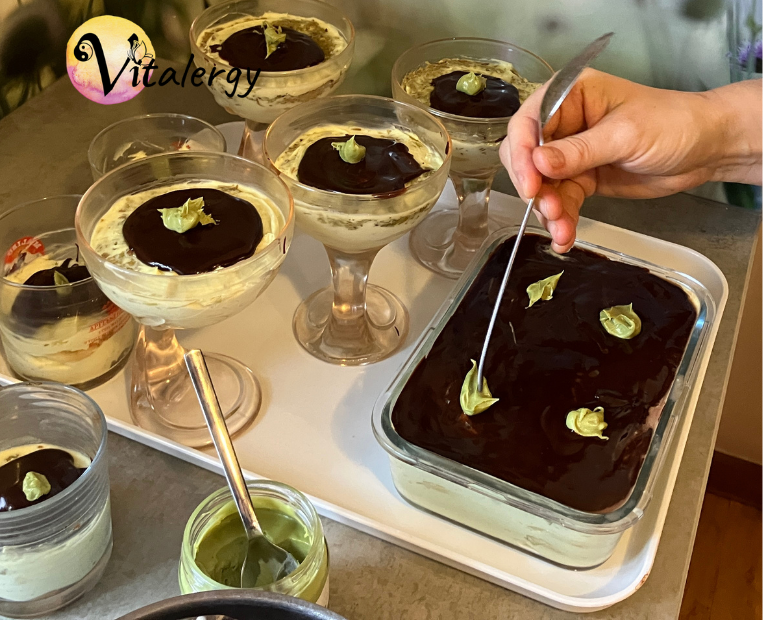 Dieses Nachspeisen Kunstwerk im Kühlschrank kühl stellen. 
